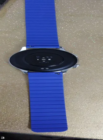 ساعت هوشمند گلوریمی مدل M2 MAX دارای قابلیت های صفحه نمایش رنگی، صفحه نمایش لمسی، قابلیت مکالمه از طریق بلوتوث بند سیلیکون