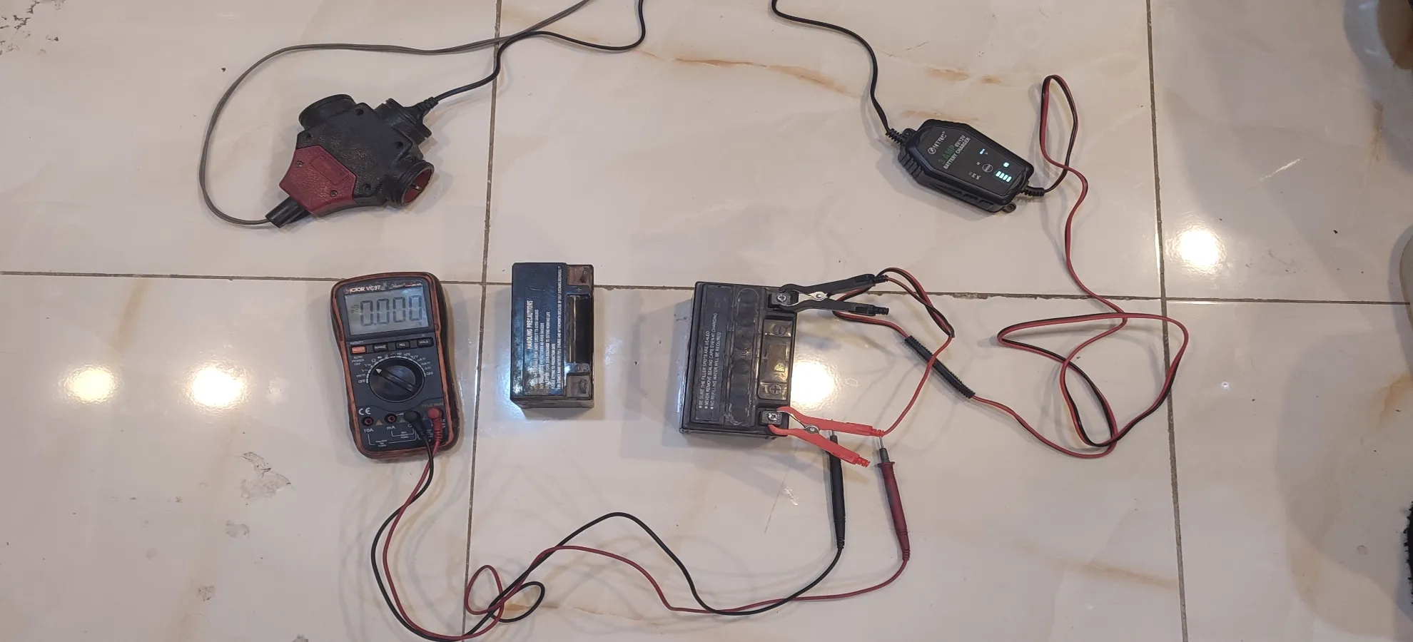 شارژر هوشمند باتری خودرو مدل 6v/12v