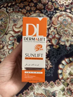 کرم ضدآفتاب بی‌رنگ درمالیفت مدل SPF50، مناسب پوست‌های چرب، حجم 40 میلی‌لیتر