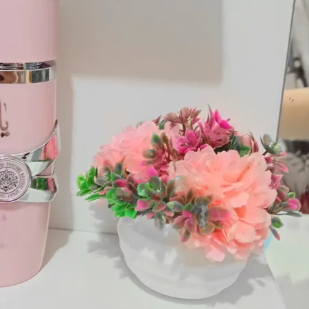 گلدان به همراه گل مصنوعی مدل سه گلی k16