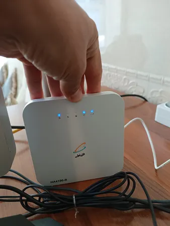 مودم 4G LTE همراه اول مدل HA4100 به همراه کارت هدیه فعالسازی سیم کارت اعتباری و 70 گیگابایت اینترنت هدیه