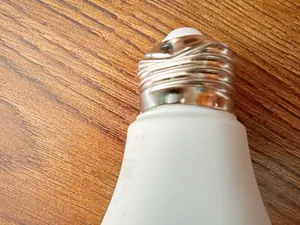 تجریه خرید لامپ LED بروکس 10 وات مدل A60 پایه E27 بسته 10 عددی