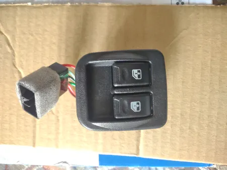 کلید شیشه بالابر کد 03 مناسب برای پراید