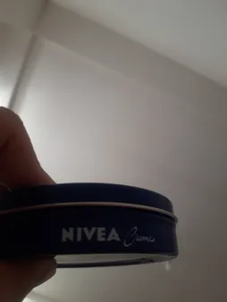 کرم مرطوب کننده نیوآ مناسب انواع پوست حجم 150 میلی لیتر