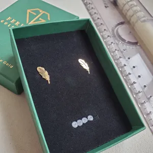 تجریه خرید گوشواره طلا 18 عیار زنانه فرشته مدل پر WEL-000128