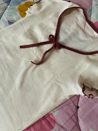 کراپ‌ تی‌شرت آستین کوتاه زنانه دل آویز مدل H346