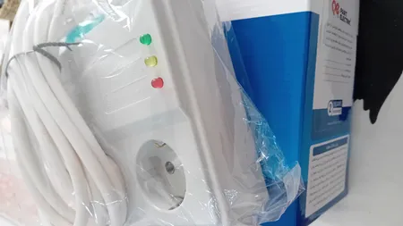 محافظ ولتاژ پارت الکتریک مدل 8787