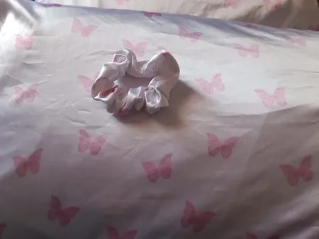 رو بالشی مدل ساتن ابریشم طرح پروانه به همراه کش مو