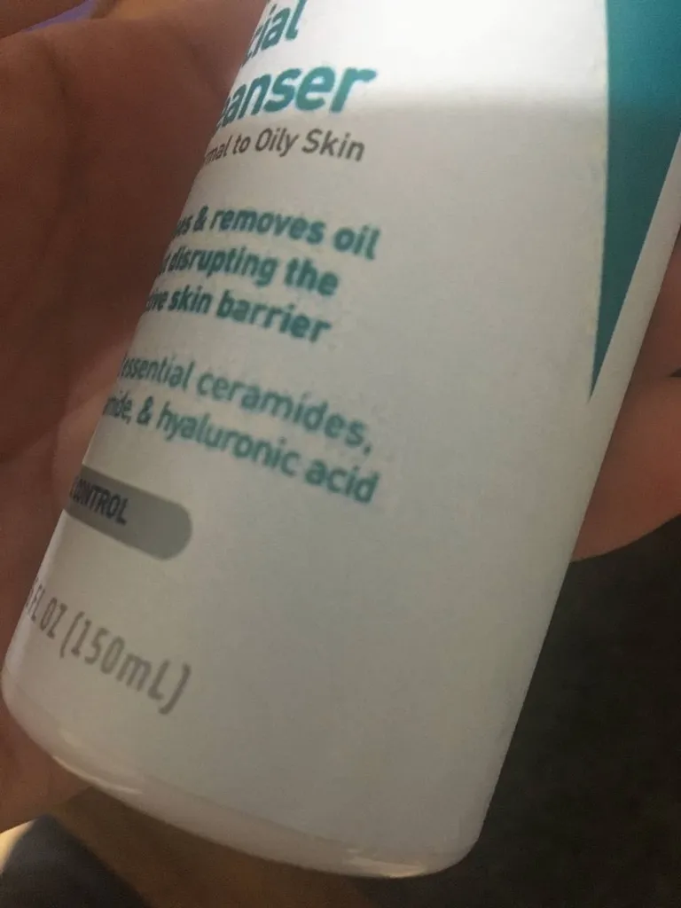 فوم شستشو صورت سراوی مدل ESSENTIAL CIRAMIDES حجم 150 میلی لیتر