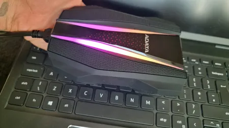 هارد اکسترنال ای دیتا مدل HD770G  ظرفیت یک ترابایت دارای رابط USB Type-A 3.2