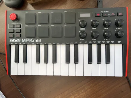 میدی کنترلر مدل AKAI MPK Mini MK3