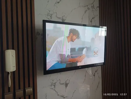 پایه دیواری تلویزیون سون مدل Q7 مناسب برای تلویزیونهای 32 تا 55 اینج