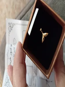 تجریه خرید آویز گردنبند طلا 18 عیار زنانه ناریا طرح دم وال کد SH5