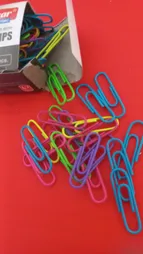 گیره کاغذ رایدین مدل رنگی سایز 28-33میلی متر - بسته 100 عددی