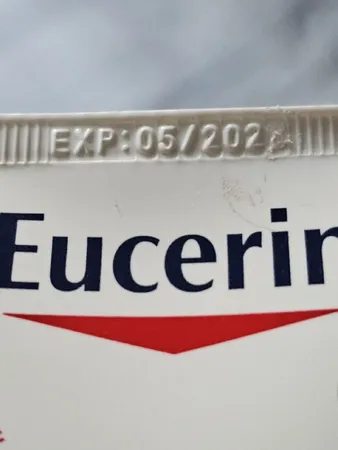 کرم مرطوب کننده اوسرین مدل Urea Repair Plus حجم 75 میلی لیتر