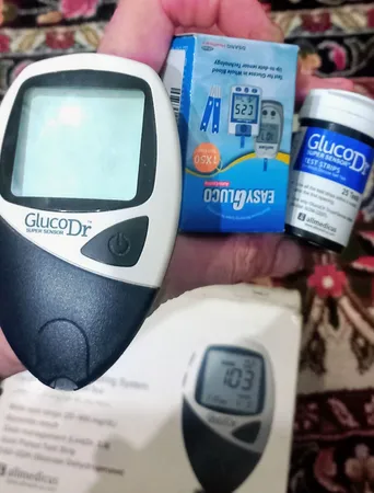 نوار دستگاه تست قند خون ایزی گلوکو مدل اتوکدینگ بسته 50 عددی