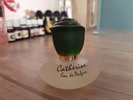 ادوپرفیوم زنانه مدل Catherine حجم 45 میلی‌لیتر