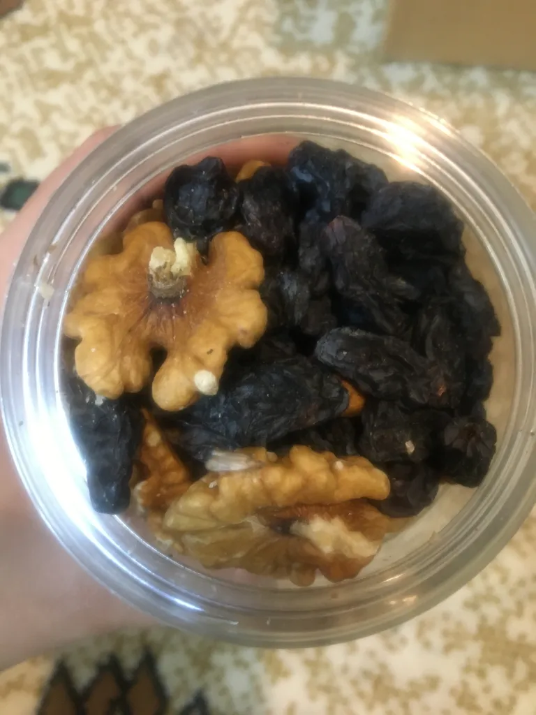 مغز گردو و مویز شاهانی ممتاز مزرعه  هامون - 330 گرم