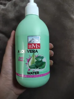 کرم مرطوب کننده بی ام اس مدل Aloe vera حجم 300 میلی لیتر