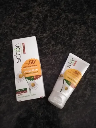 کرم ضدآفتاب رنگی فاقد چربی شون با رنگ طبیعی + SPF50
