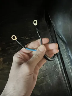 مبدل برق خودرو باس مدل BS123 TYN254-3 ظرفیت 3000 وات