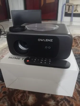 مینی ویدئو پروژکتور النز مدل SD550 به همراه پرده نمایش