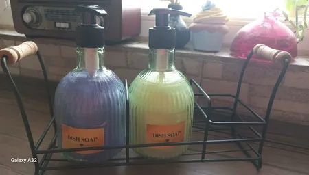 مخزن مایع ظرفشویی مدل line برچسب دار مجموعه دو عددی به همراه استند فلزی