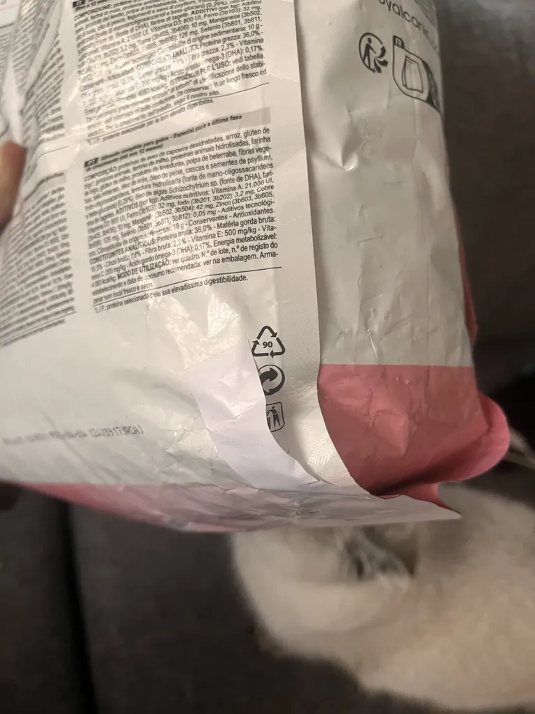 غذای خشک و پوچ گربه رویال کنین مدل kiiten وزن 2 کیلوگرم مجموعه 3 عددی