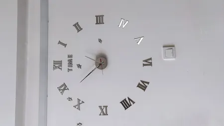 ساعت دیواری دکوراتیو مدل طرح رومی سایز 120