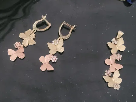 گوشواره طلا 18 عیار زنانه طلای مستجابی طرح گل و پروانه مدل 670145