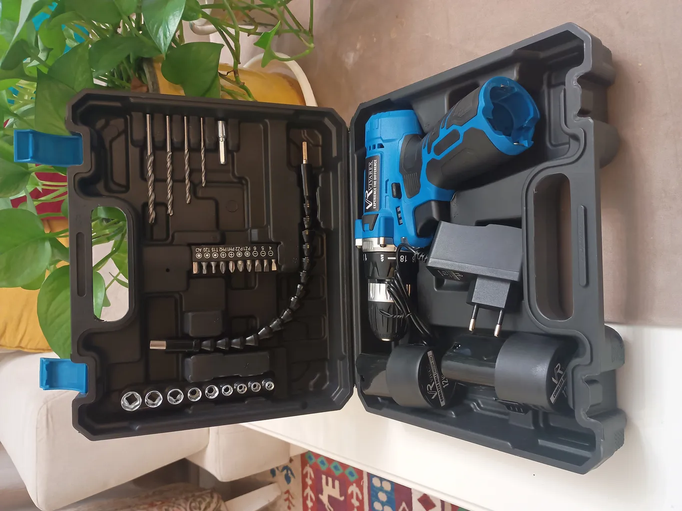 پیچگوشتی شارژی ویوارکس مدل Vr1210-2a  مجموعه 30 عددی