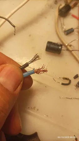 سیم برق افشان 1 در 0.5 کد R105