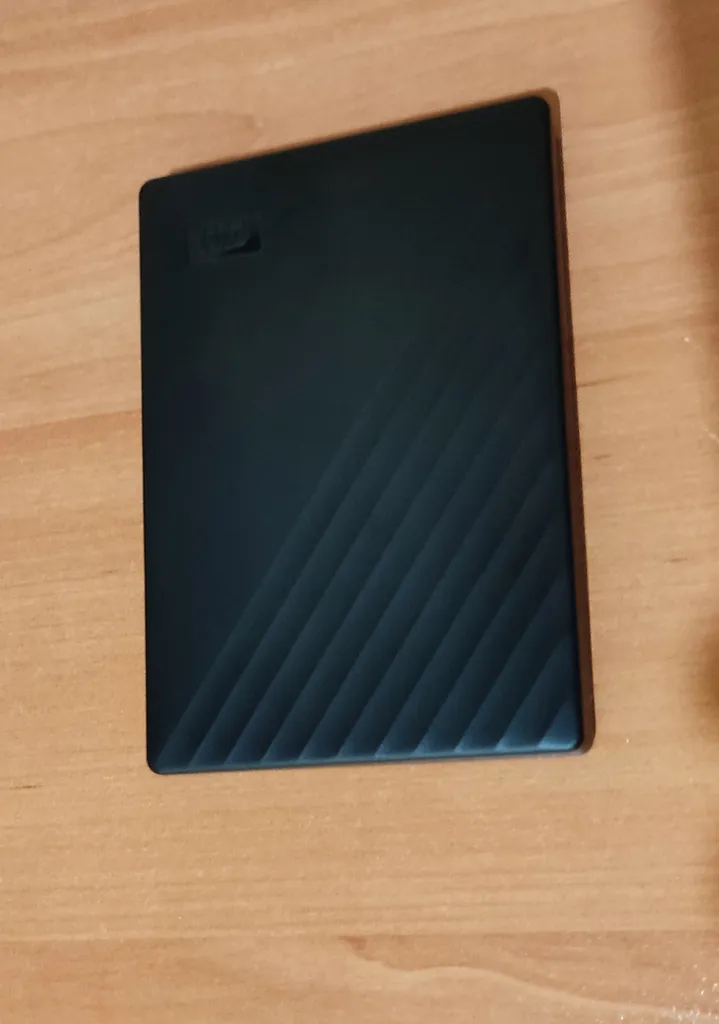 هارد اکسترنال وسترن دیجیتال مدل My Passport ظرفیت دو ترابایت دارای رابط USB Type-A 3.2