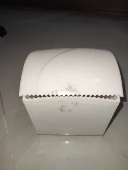 جای دستمال توالت سنی پلاستیک مدل Madis 4408