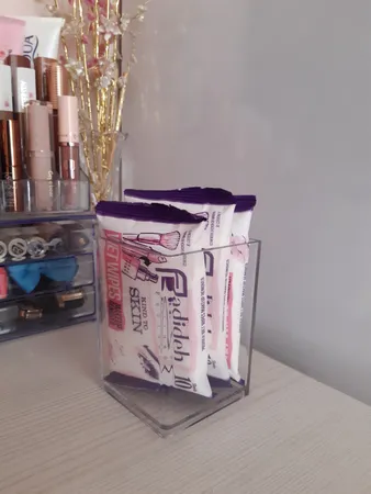 استند لوازم آرایشی مدل M