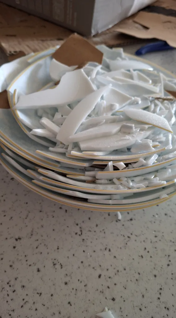 سرویس غذاخوری 18 پارچه 6 نفر دینوا ساینا مدل پرمون