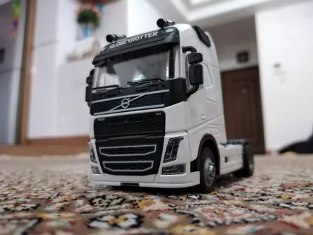 ماشین بازی مدل کامیون تریلی کشنده ولوو اف هاچ کد FH500