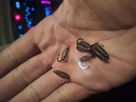 قلاب ماهیگیری موستاد مدل فنردار سایز 3 بسته 7 عددی