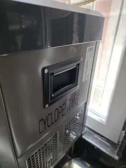 یخچال فریزر خودرو ایستکول مدل 4040