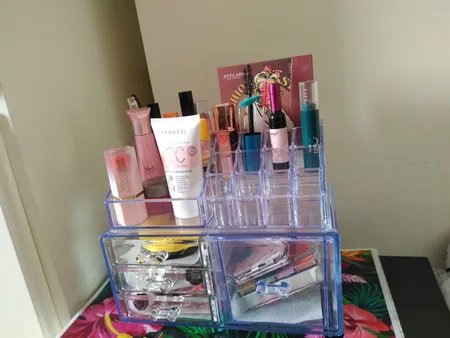 استند لوازم آرایشی مدل donya4