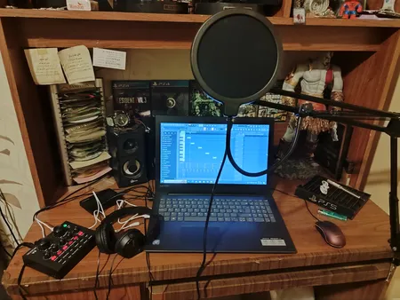 میکروفون استودیویی مدل LCT240  همراه با کارت صدای V8