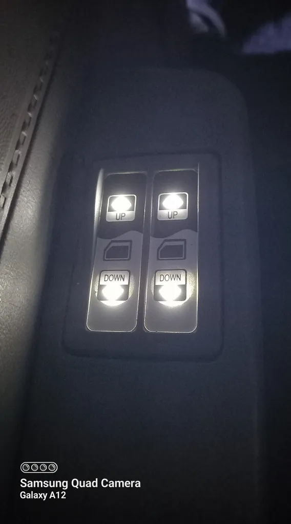 کلید شیشه بالابر فراسلی کد 1952 مناسب برای پرایدصبا مجموعه دو عددی