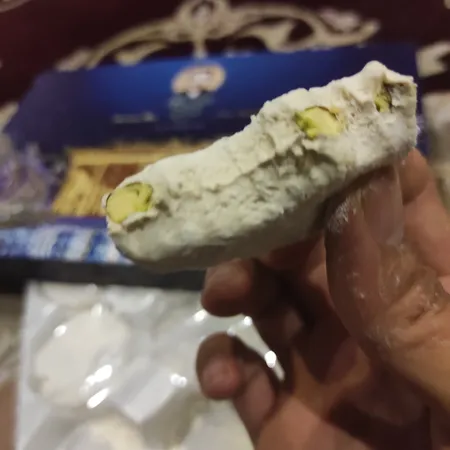 گز آردی 42 درصد پسته ویژه گز کرمانی - 450 گرم