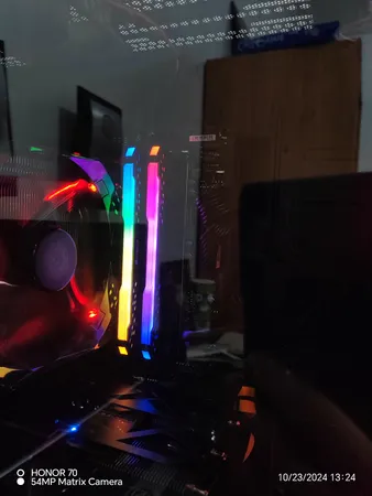 رم دسکتاپ DDR4 دو کاناله 3600 مگاهرتز CL18 کورسیر مدل VENGEANCE RGB PRO ظرفیت 16 گیگابایت