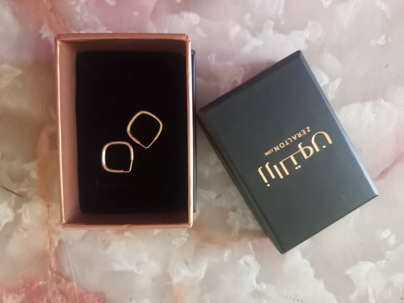 گوشواره حلقه‌ای طلا کم اجرت  18 عیار زنانه زرالتون مدل پروفیل طرح لوزی