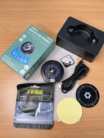 خنک کننده گوشی موبایل ریمکس مدل Magnetic Cooler With Temperature display RT-F7i