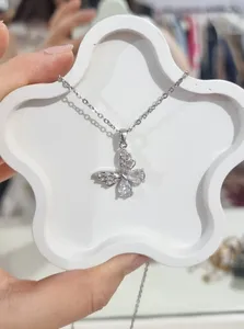 تجریه خرید گردنبند دخترانه مدل پروانه ظریف جواهری کد Art97