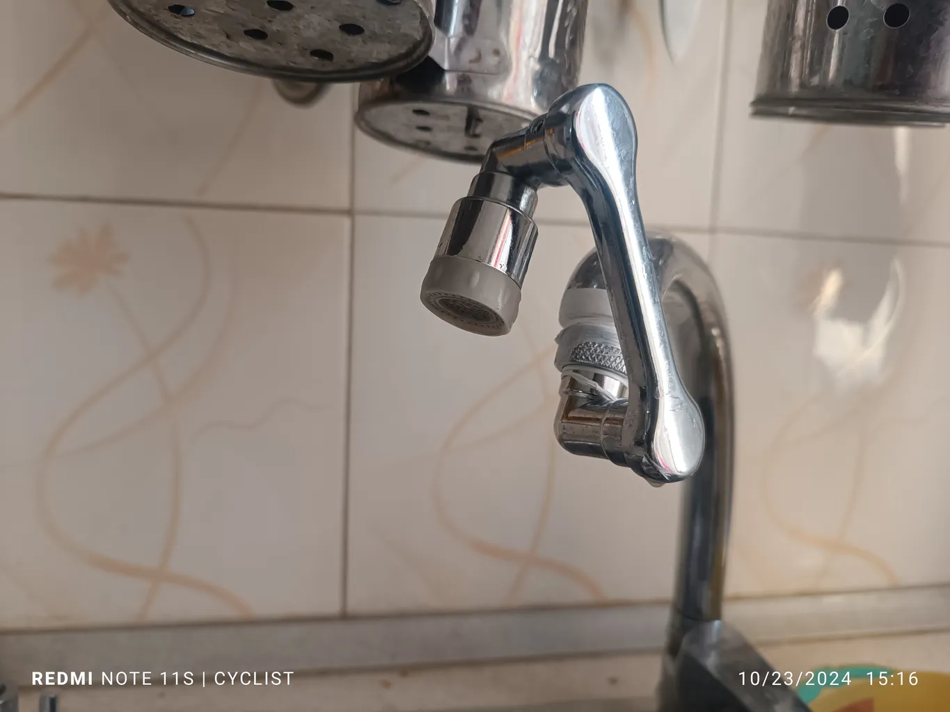 سرشیر آب مدل چرخشی مفصل دار بازویی برنجی 360