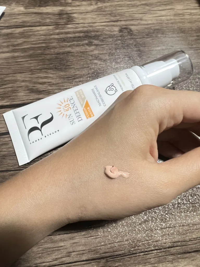 کرم ضد آفتاب رنگی آر.اف رویال فم SPF50 مدل Fusion مناسب برای پوست چرب و مختلط حجم 50 میلی لیتر