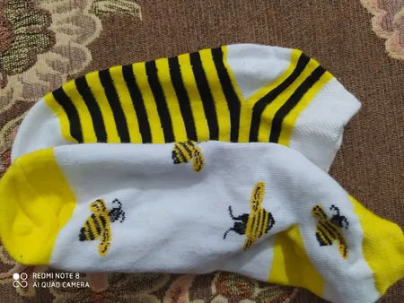 جوراب دخترانه طرح زنبور کد 02